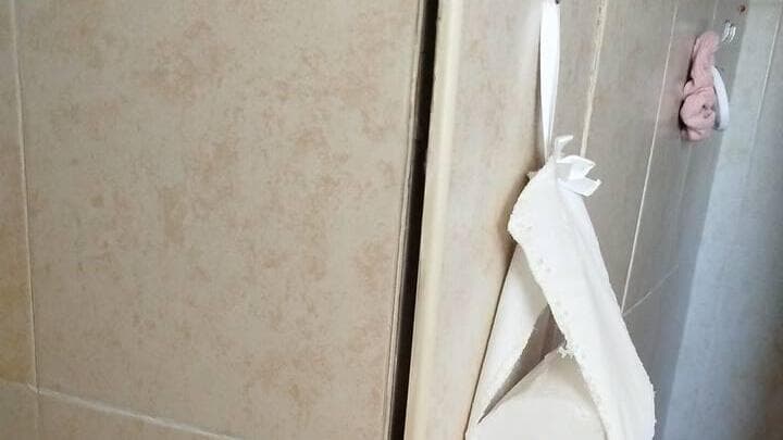 הקרמיקה מתנתקת מהקיר - בעקבות הדף התקיפות בעזה נזקים בבתיהם של תושבי העוטף בעקבות תקיפת צה"ל