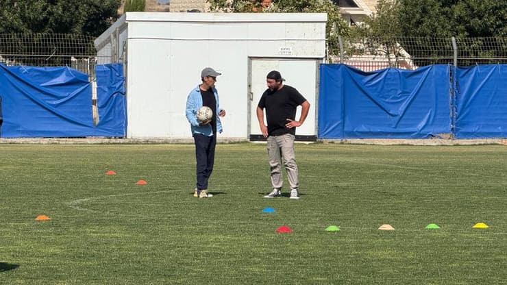 מתוך "המגרש"