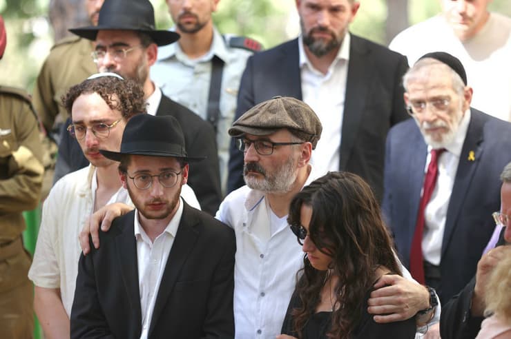 הלווייתו של רב"ט דן מנדל פיליפסון ז"ל בהר הרצל