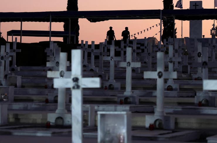 קפריסין בית עלמין צבאי ניקוסיה 51 שנה לפלישה הטורקית חיילים