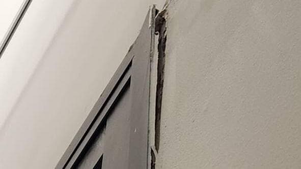 נזקים בבתיהם של תושבי העוטף בעקבות תקיפת צה"ל