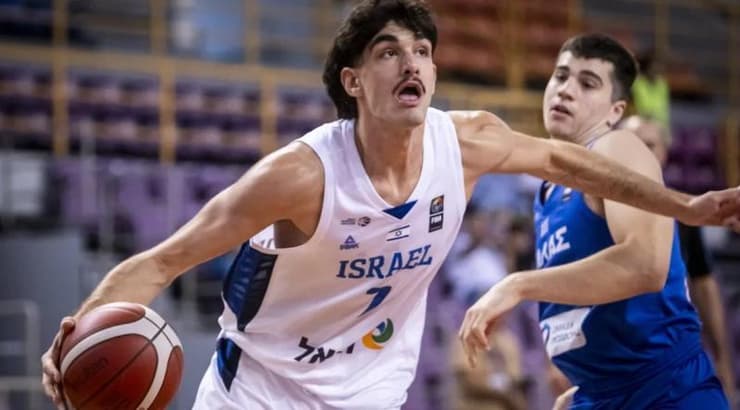 אלון מיכאלי עם הכדור (פיב"א) אלון מיכאלי עם הכדור