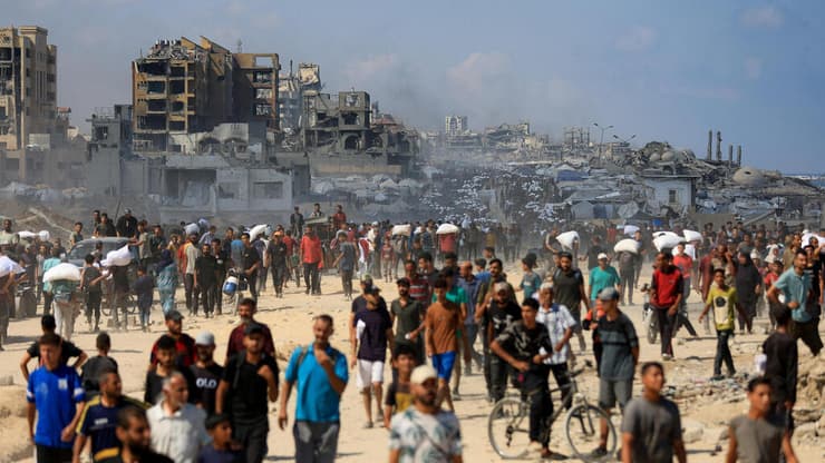 צילום: REUTERS/Dawoud Abu Alkas פינוי תושבים ברצועת עזה