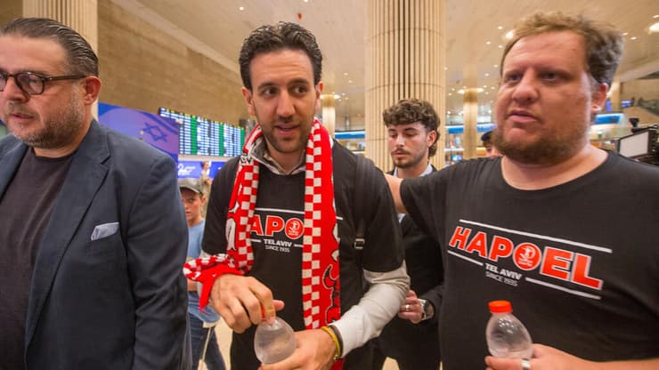 על סף הטופ 10. מיציץ' (עידו ארז) ואסיליה מיציץ' נחיתה הפועל תל אביב ת"א