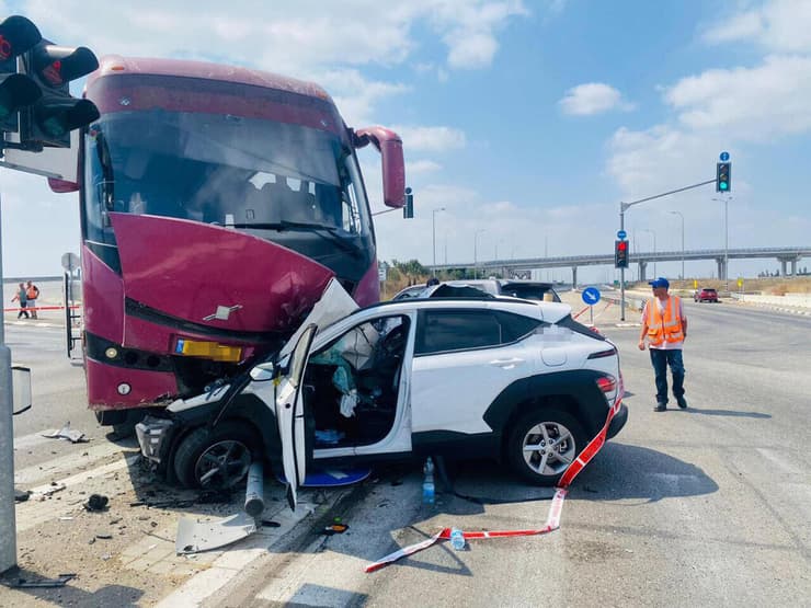 393 הרוגים בדרכים מתחילת השנה. תאונה קטלנית בשרון, יולי (צילום: רענן בן צור) זירת התאונה בכביש 581 סמוך לצומת מגל