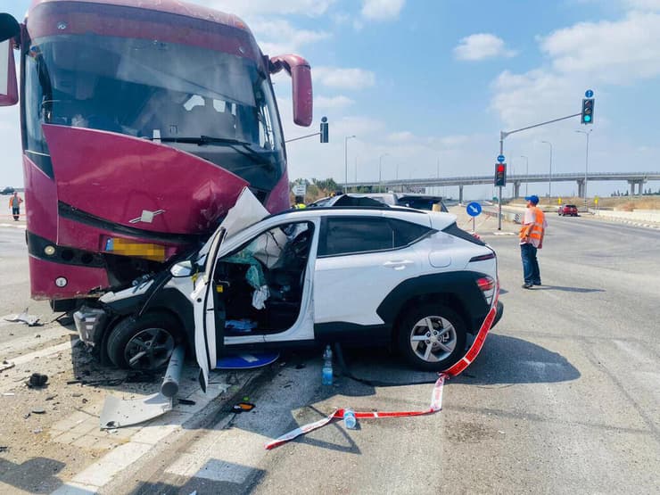 זירת התאונה בכביש 581 סמוך לצומת מגל