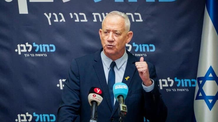 גנץ. "ועדת חקירה ממלכתית, לא שום קומבינה אחרת" (צילום: שלו שלום) בני גנץ בישיבת הסיעה