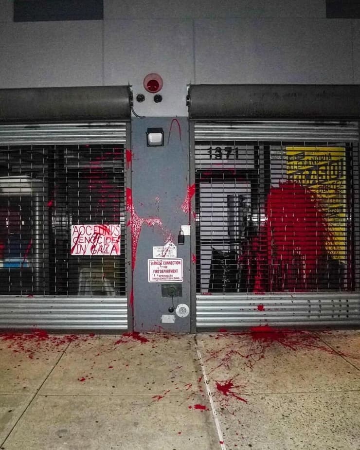 ארה"ב אלכסנדרייה אוקסיו קורטז משרד הושחת צבע דם כי לא הצביעה נגד ישראל