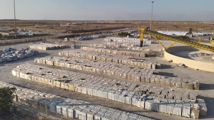 הסיוע ההומניטרי שמגיע לרצועה (צילום: דוברות מתפ"ש) משאיות ממתינות לאיסוף והפצה מצד האו״ם בצד הפלסטיני של מעבר כרם שלום