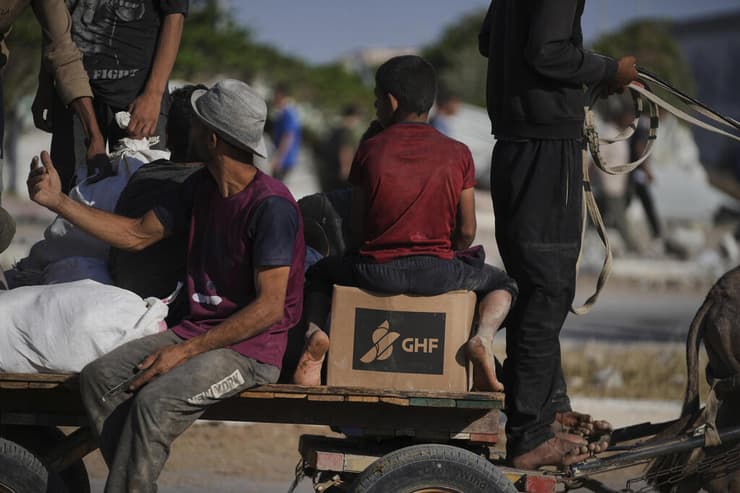 מרכז חלוקה של קרן הסיוע בעזה