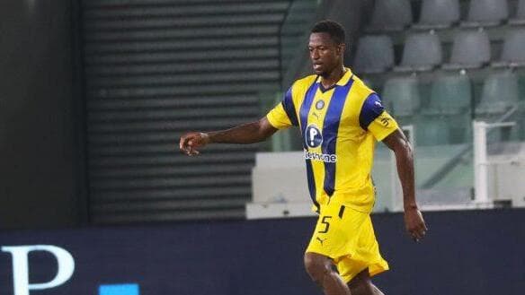 עלי קמארה (צילום: אתר מכבי ת"א) שחקן מכבי ת"א מוחמד עלי קמארה