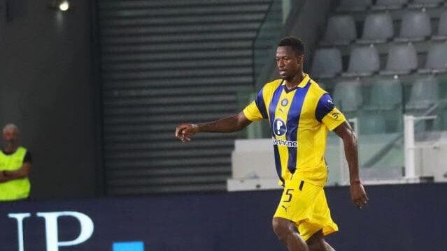 לא שוללים אפשרות לשחרר אותו. קמארה (צילום: אתר מכבי ת"א) שחקן מכבי ת"א מוחמד עלי קמארה