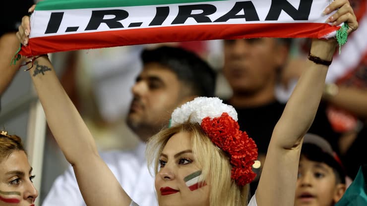 אוהדת נבחרת איראן