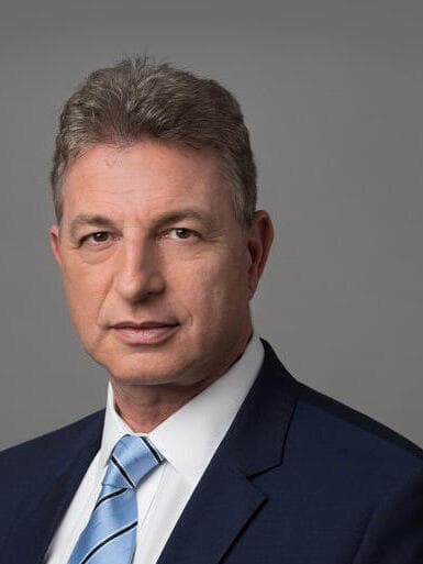 עו״ד עופר צור