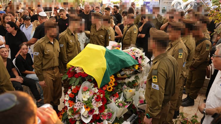 הלווייתו של סמל עמית כהן ז"ל בבית העלמין הצבאי בחולון