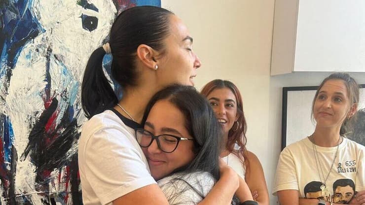 גל גדות נפגשת עם שורדות השבי