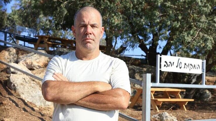 "נתק מוחלט בין מקבלי ההחלטות לבין הנושאים בנטל". אבי הדר (צילום: אלעד גרשגורן ) אבי הדר, אב שכול של יהב הדר ז"ל מכפר תבור - דעתו ותחושותיו על חוק ההשתמטות שהממשלה מנסה להעביר