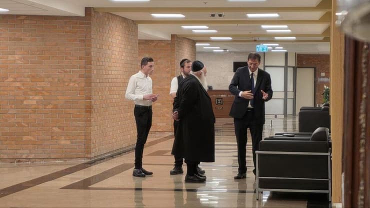 ביסמוט יחד עם גולדקנופף (צילום: עוזי ברוך, ערוץ 7) בועז ביסמוט ויצחק גולדקנופף