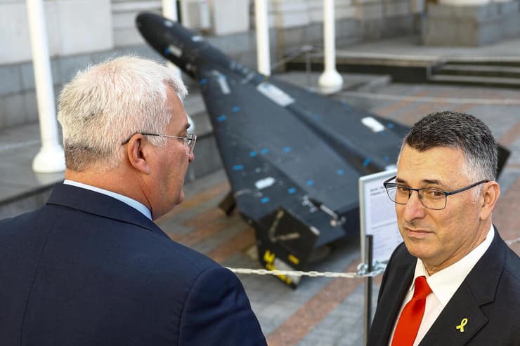  שר החוץ גדעון סער עם שר החוץ האוקראיני אנדרי סיביהה, בקייב