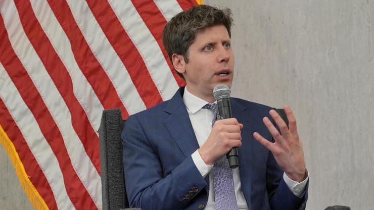 מנכ"ל OpenAI, סם אלטמן, במהלך הראיון לפדרל רזרב (רויטרס) סם אלטמן במהלך הראיון לפדרל רזרב