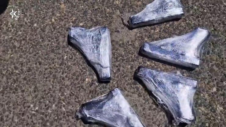 שוטרים עצרו נהג מונית שהסתיר ברכבו תיק שהכיל אקדחי גלוק