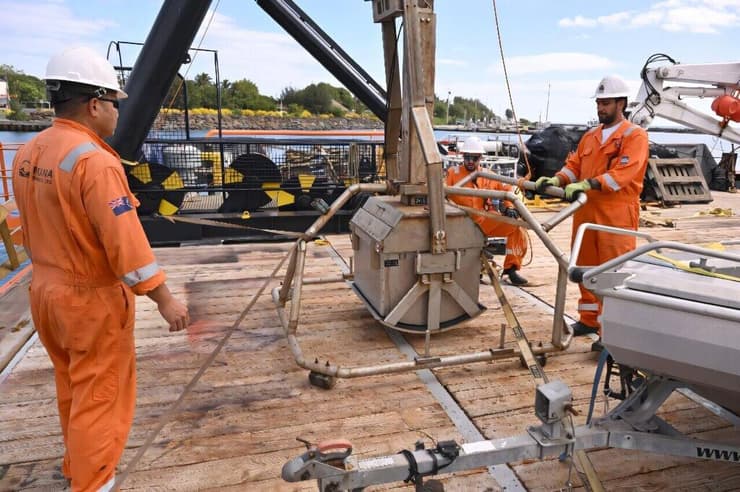 צוות אנואנואה מואנה, ספינה במשקל 1,000 טון, שחוקרת את דרום האוקיינוס השקט, בחיפוש אחר אוצרות הקבורים בעומק של כ-5 ק"מ