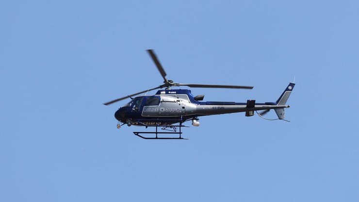 צילום: Jack GUEZ / AFP מסוק שמשתתף במצוד אחר המחבל