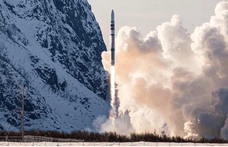   להגדיל את עצמאות השיגור האירופית. טיל ספקטרום של חברת Isar Aerospace בשיגור הבכורה מנורבגיה, מרץ 2025, שהסתיים בהתרסקותו כעבור שניות אחדות