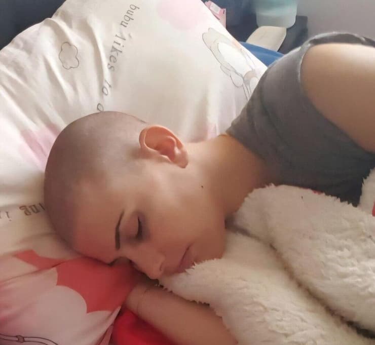 "אני מחלימה. הסרטן נוכח כל הזמן". תהילה בזמן שחלתה בסרטן (צילום: פרטי) תהילה אלחדד