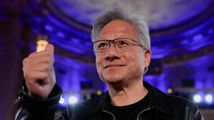  מנכ"ל אנבידיה, ג'נסן הואנג, באירוע הצגת תוכנית ה-AI של הממשל