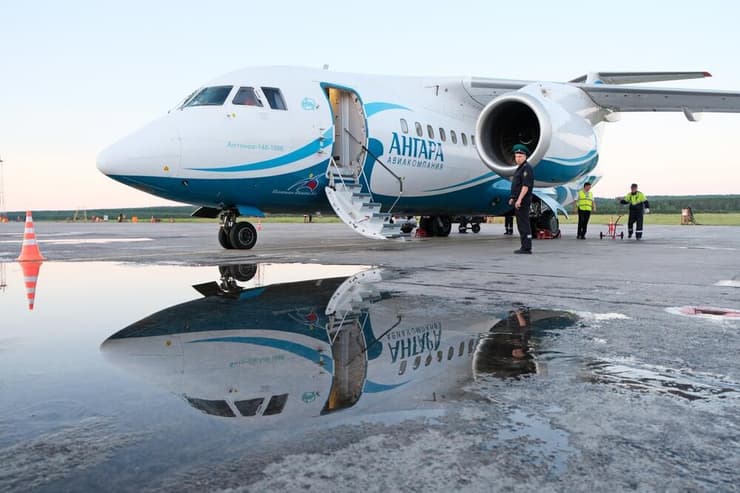 מטוס של חברת "אנגרה", ארכיון. מטוסי An-24 פותחו כמטוסי תובלה אבל עברו הסבה למטוסי נוסעים (צילום:שאטרסטוק) תמונת ארכיון של מטוס כלשהו של חברת אנגרה רוסיה