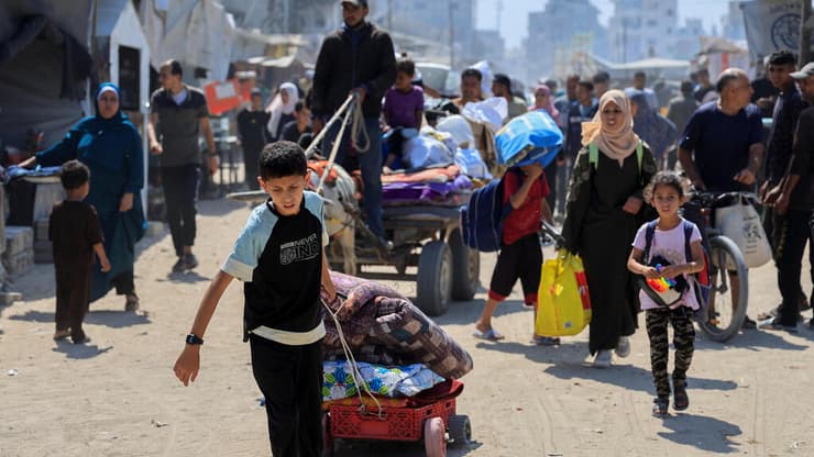 עזתים שנעקרו מביתם