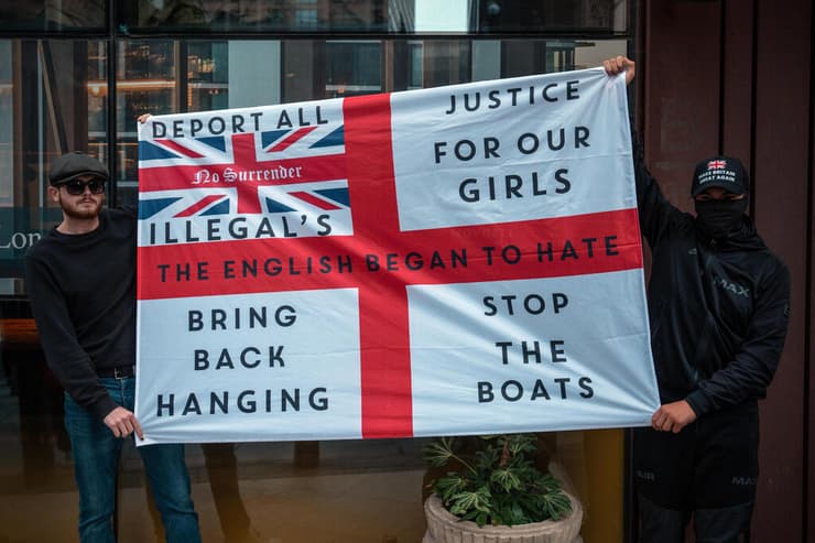 בריטניה הפגנה נגד מהגרים מלון בריטניה