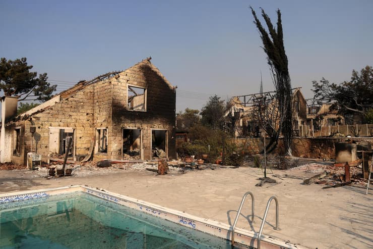 צילום: REUTERS/Yiannis Kourtoglou קפריסין לימסול שריפה