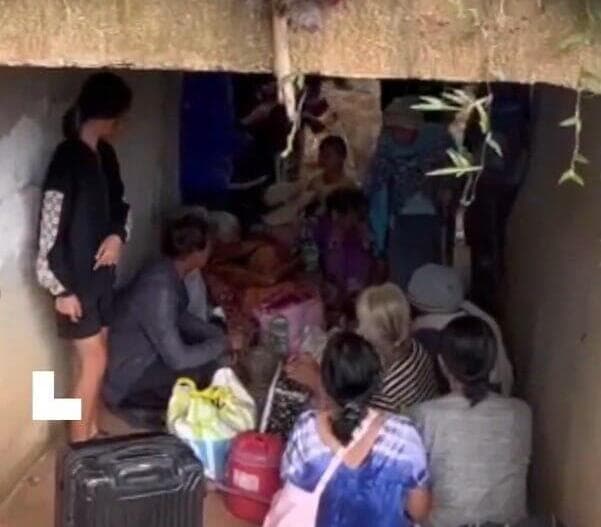 אזרחים תאילנדים מחפשים מחסה מהקרבות אזרחים תאילנדים מחפשים מחסה מהקרבות