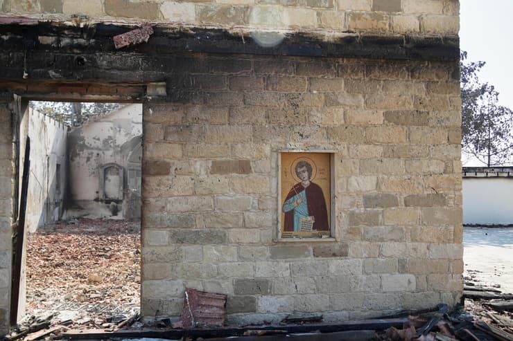 צילום: AP Photo/Petros Karadjias קפריסין לימסול שריפה