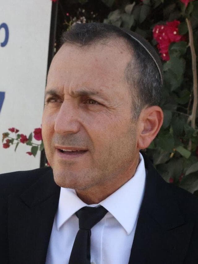 עו"ד אפרים דמרי יוצא מחקירתו של  חבר הכנסת חנוך מילביצקי ב433