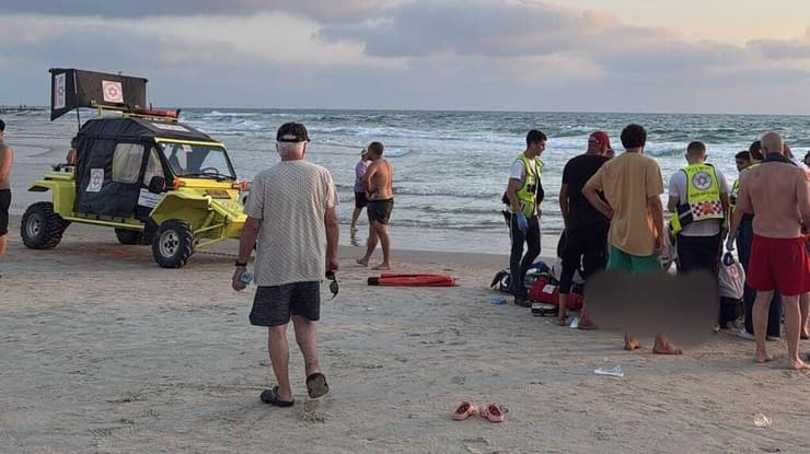 גבר בן 30 שטבע בחוף לא מוכרז בחדרה מצבו אנוש