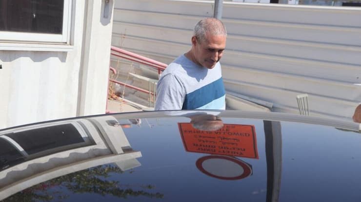 חבר הכנסת חנוך מילביצקי יוצא מהחקירה ב-433