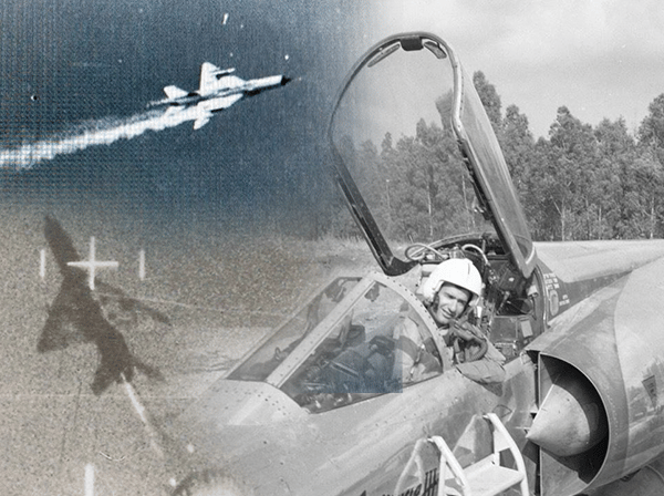 גיורא אפשטיין ליד מטוס מיראז' 3, מיג 21 מצרי שהופל ליד התעלה על ידי גיורא אפשטיין בזמן מלחמת יום הכיפורים