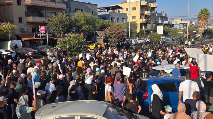 אלפים השתתפו היום בהפגנה שהתקיימה בעיר סכנין כהזדהות עם תושבי עזה ודרישה להפסקת המלחמה ולספק סיוע לתושבים