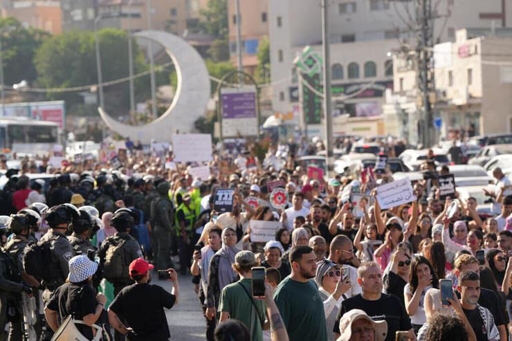 אלפים השתתפו היום בהפגנה שהתקיימה בעיר סכנין כהזדהות עם תושבי עזה ודרישה להפסקת המלחמה ולספק סיוע לתושבים