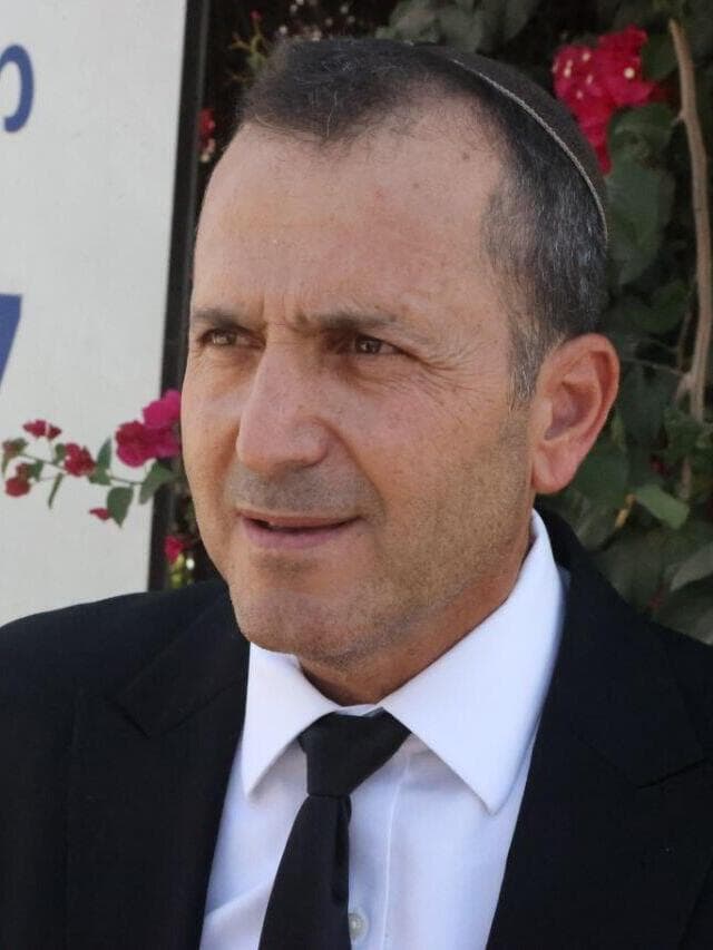 עו"ד אפרים דמרי יוצא מחקירתו של  חבר הכנסת חנוך מילביצקי ב433