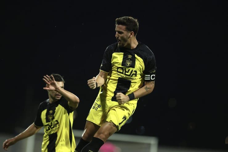 החשדנות של מועדונים באירופה כלפי כדורגלנים ישראלים תפגע גם בו? ירדן שועה (צילום: אתר בית"ר ירושלים) שחקן בית"ר ירושלים ירדן שועה