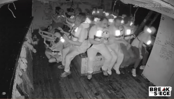 חברי המשט "חנדלה" שיצאה מאיטליה לעזה