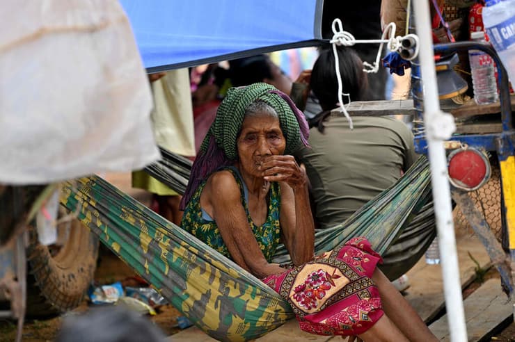 פליטים ב תאילנד שברחו מהקרבות עם קמבודיה 