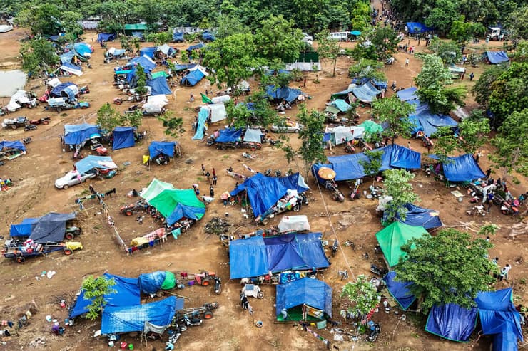 פליטים ב תאילנד שברחו מהקרבות עם קמבודיה 