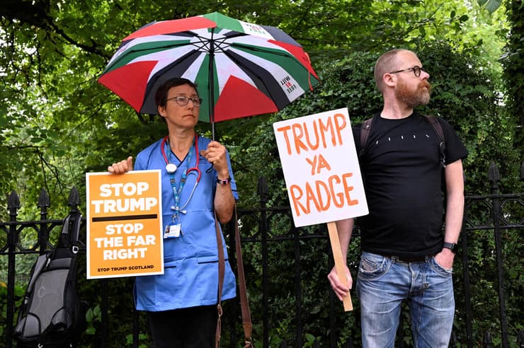 הפגנה נגד נשיא ארה"ב טראמפ ב אדינבורו סקוטלנד 