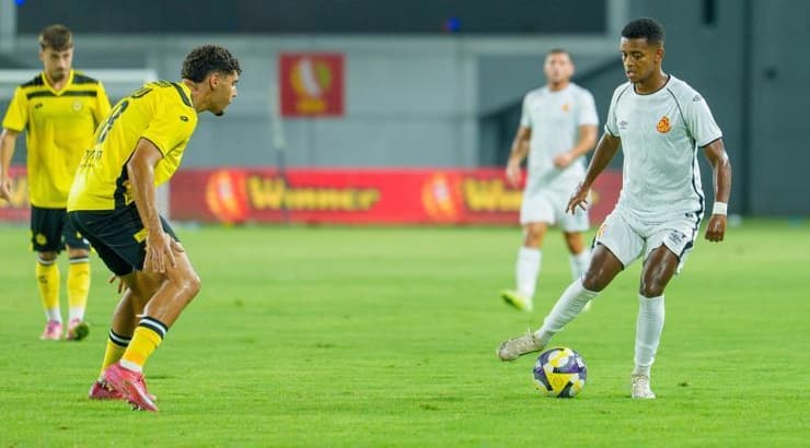 נועם מוצ'ה מול עמרי שמיר (רועי כפיר) נועם מוצ'ה מול עמרי שמיר