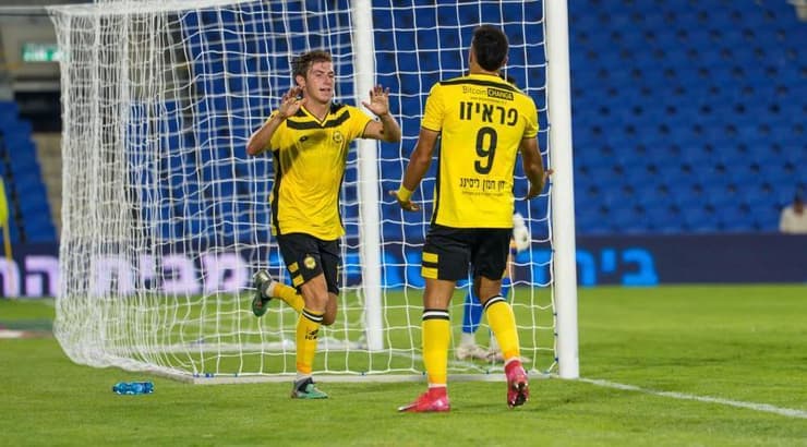 ווילסון האריס חוגג עם לוקאס פראיזו את שער השוויון (רועי כפיר) ווילסון האריס חוגג עם לוקאס פראיזו את שער השוויון